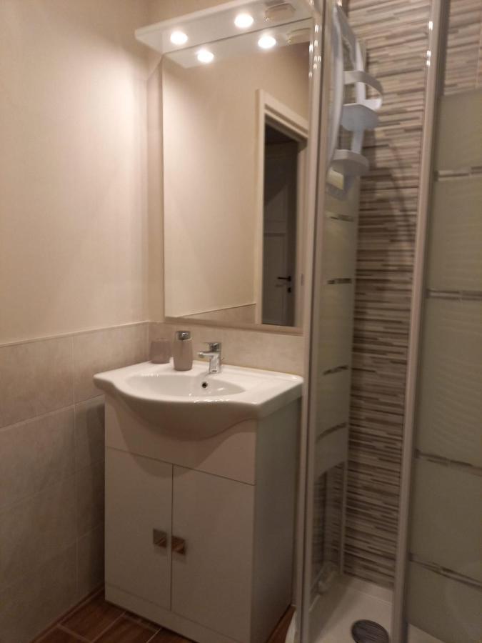 The Walls Apartment ลุคคา ภายนอก รูปภาพ